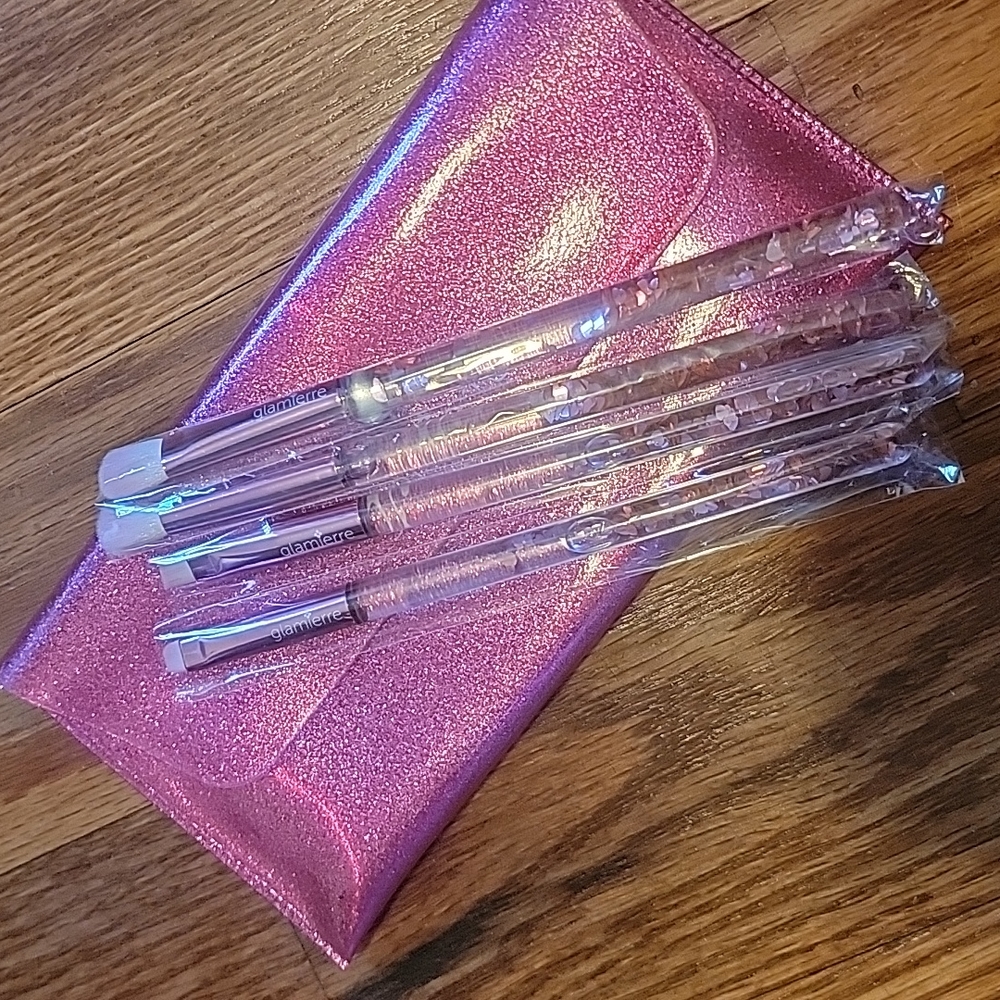 Set of 4 eye shadow brushes from Glamierre